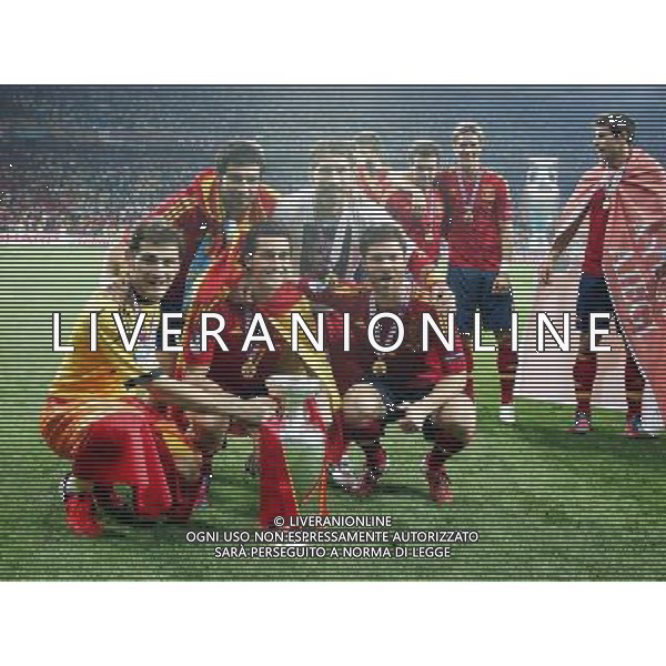 KIJOW STADION OLIMPIJSKI 01.07.2012 EURO 2012 PILKA NOZNA FINAL MISTRZOSTW EUROPY HISZPANIA WLOCHY NZ HISZPANIA RADOSC ZWYCIESTWO MISTRZOSTWO MISTRZ EUROPY FETA FOT MICHAL NOWAK / NEWSPIX.PL KYIV OLYMPIC STADIUM 01.07.2012 FOOTBALL SOCCER EURO 2012 FINAL OF UEFA EUROPEAN FOOTBALL CHAMPIONSHIP SPAIN - ITALY SPANISH PLAYERS ARE CELEBRATING AS THEY WON OVER ITALY. SPAIN BECAME EUROPEAN CHAMPIONS MICHAL NOWAK / NEWSPIX.PL --- Newspix.pl /EUROPEO 2012 ITALIA SPAGNA FINALE - AG ALDO LIVERANI SAS - ITALY ONLY - *** Local Caption *** www.newspix.pl mail us: info@newspix.pl call us: 0048 022 23 22 222 --- Polish Picture Agency by Ringier Axel Springer Poland .