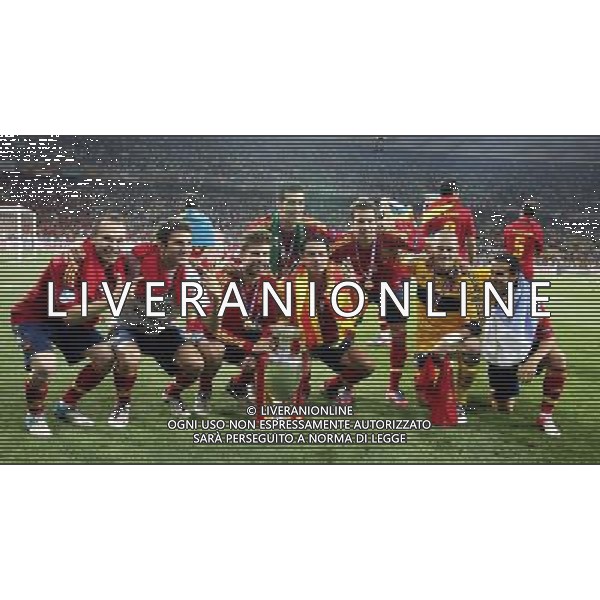 KIJOW STADION OLIMPIJSKI 01.07.2012 EURO 2012 PILKA NOZNA FINAL MISTRZOSTW EUROPY HISZPANIA WLOCHY NZ HISZPANIA RADOSC ZWYCIESTWO MISTRZOSTWO MISTRZ EUROPY FETA FOT MICHAL NOWAK / NEWSPIX.PL KYIV OLYMPIC STADIUM 01.07.2012 FOOTBALL SOCCER EURO 2012 FINAL OF UEFA EUROPEAN FOOTBALL CHAMPIONSHIP SPAIN - ITALY SPANISH PLAYERS ARE CELEBRATING AS THEY WON OVER ITALY. SPAIN BECAME EUROPEAN CHAMPIONS MICHAL NOWAK / NEWSPIX.PL --- Newspix.pl /EUROPEO 2012 ITALIA SPAGNA FINALE - AG ALDO LIVERANI SAS - ITALY ONLY - *** Local Caption *** www.newspix.pl mail us: info@newspix.pl call us: 0048 022 23 22 222 --- Polish Picture Agency by Ringier Axel Springer Poland .