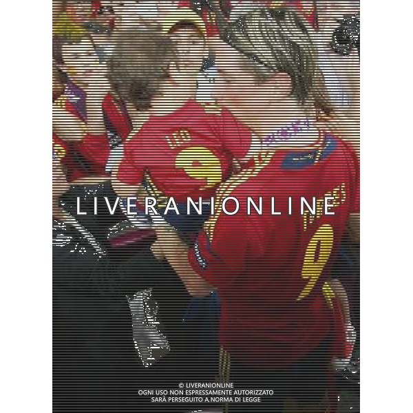 KIJOW STADION OLIMPIJSKI 01.07.2012 EURO 2012 PILKA NOZNA FINAL MISTRZOSTW EUROPY HISZPANIA WLOCHY NZ HISZPANIA RADOSC ZWYCIESTWO MISTRZOSTWO MISTRZ EUROPY FETA FERNANDO TORRES SPA FOT MICHAL NOWAK / NEWSPIX.PL KYIV OLYMPIC STADIUM 01.07.2012 FOOTBALL SOCCER EURO 2012 FINAL OF UEFA EUROPEAN FOOTBALL CHAMPIONSHIP SPAIN - ITALY SPANISH PLAYERS ARE CELEBRATING AS THEY WON OVER ITALY. SPAIN BECAME EUROPEAN CHAMPIONS FERNANDO TORRES SPA MICHAL NOWAK / NEWSPIX.PL --- Newspix.pl /EUROPEO 2012 ITALIA SPAGNA FINALE - AG ALDO LIVERANI SAS - ITALY ONLY - *** Local Caption *** www.newspix.pl mail us: info@newspix.pl call us: 0048 022 23 22 222 --- Polish Picture Agency by Ringier Axel Springer Poland .