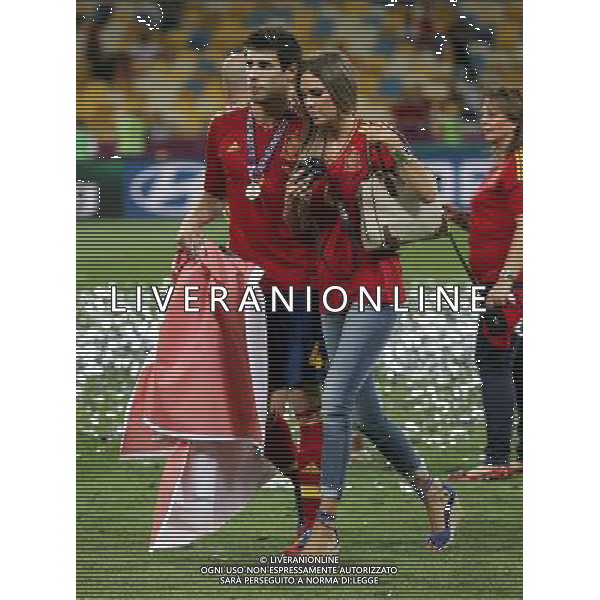 KIJOW STADION OLIMPIJSKI 01.07.2012 EURO 2012 PILKA NOZNA FINAL MISTRZOSTW EUROPY HISZPANIA WLOCHY NZ HISZPANIA RADOSC ZWYCIESTWO MISTRZOSTWO MISTRZ EUROPY FETA JAVI MARTINEZ SPA Z DZIEWCZYNA FOT MICHAL NOWAK / NEWSPIX.PL KYIV OLYMPIC STADIUM 01.07.2012 FOOTBALL SOCCER EURO 2012 FINAL OF UEFA EUROPEAN FOOTBALL CHAMPIONSHIP SPAIN - ITALY SPANISH PLAYERS ARE CELEBRATING AS THEY WON OVER ITALY. SPAIN BECAME EUROPEAN CHAMPIONS JAVI MARTINEZ SPA WITH GIRLFRIEND MICHAL NOWAK / NEWSPIX.PL --- Newspix.pl /EUROPEO 2012 ITALIA SPAGNA FINALE - AG ALDO LIVERANI SAS - ITALY ONLY - *** Local Caption *** www.newspix.pl mail us: info@newspix.pl call us: 0048 022 23 22 222 --- Polish Picture Agency by Ringier Axel Springer Poland .