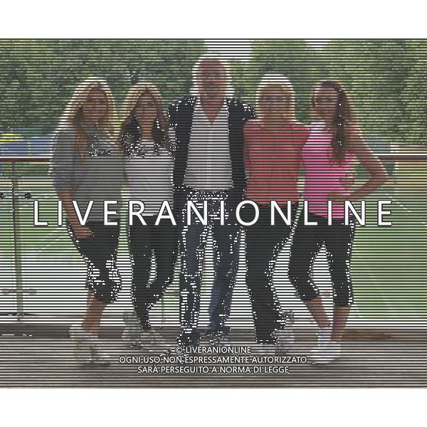 Nicola McClean, Zoe Hardman, Richard Branson, Lydia Bright and Michelle Heaton at a photocall to reveal Richard Branson\'s celebrity team taking part in this year\'s Virgin Active London Triathlon at Virgin Active Chiswick Riverside on July 3, 2012 in London, England. /PHOTOSHOT/AG ALDO LIVERANI - ITALY ONLY -