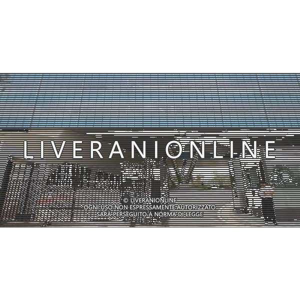 (120703) -- SEOUL, July 3, 2012 () -- A man stands outside the Prime Minister\'s Office building in Sejong City, 120 kms south of Seoul, South Korea, July 3, 2012. South Korea on Monday officially launched a new administrative city, a source of partisan acrimony for the past decade. Sejong City will eventually house 36 government ministries and agencies by 2014. Its current population of 120,000 is projected to jump to 500,000 by 2030. (/Yao Qilin) ©photoshot/AGENZIA ALDO LIVERANI SAS - ITALY ONLY - Progetto di urbanizzazione della citta\' di Sejong, 120 km a sud di Seoul, Corea del Sud, 3 luglio 2012 che diventera\' una cittˆ amministrativa, con 36 ministeri e agenzie governative entro il 2014. La sua popolazione attuale di 120.000 abitanti salira\' a 500.000 entro il 2030.