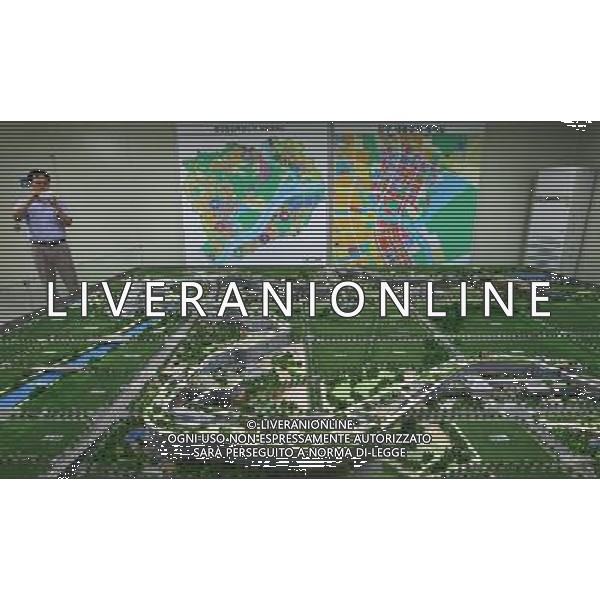 (120703) -- SEOUL, July 3, 2012 () -- A man takes photos of the layout model of Sejong City, 120 kms south of Seoul, South Korea, July 3, 2012. South Korea on Monday officially launched a new administrative city, a source of partisan acrimony for the past decade. Sejong City will eventually house 36 government ministries and agencies by 2014. Its current population of 120,000 is projected to jump to 500,000 by 2030. (/Yao Qilin) ©photoshot/AGENZIA ALDO LIVERANI SAS - ITALY ONLY - Progetto di urbanizzazione della citta\' di Sejong, 120 km a sud di Seoul, Corea del Sud, 3 luglio 2012 che diventera\' una cittˆ amministrativa, con 36 ministeri e agenzie governative entro il 2014. La sua popolazione attuale di 120.000 abitanti salira\' a 500.000 entro il 2030.