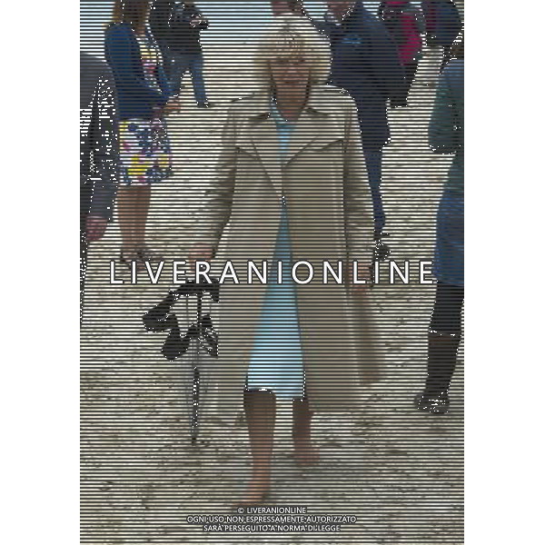 The Duke and Duchess of Cornwall met members of the Tresco and Bryher gig club and vieed the gig on the beach at the Sussex Gig Shed, Bryher, Isles of Scilly, THE DUCHESS STROLLS BAREFOOT ON THE BEACH T TR23 0PR. PHOTOSHOT/AG ALDO LIVERANI SAS - ITALY ONLY -