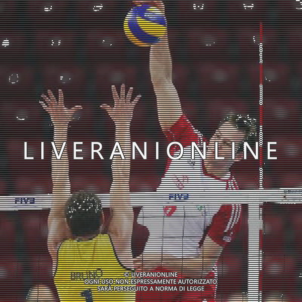 05.07.2012 SOFIA , BULGARIA - HALA ARMEEC ARENA (SOFIA, BULGARIA - ARMEEC ARENA ) SIATKOWKA MEZCZYZN (MEN\'S VOLLEYBALL), LIGA SWIATOWA 2012 - TURNIEJ FINALOWY ( WORLD LEAGUE FINALS)- GRUPA A (POOL A) MECZ BRAZYLIA - POLSKA (GAME BRAZIL - POLAND ) NZ BRUNO REZENDE, BARTOSZ KUREK FOTO LUKASZ GROCHALA/ CYFRASPORT/NEWSPIX.PL --- Newspix.pl /AG ALDO LIVERANI SAS WORLD LEAGUE VOLLEY - ITALY ONLY - *** Local Caption *** www.newspix.pl mail us: info@newspix.pl call us: 0048 022 23 22 222 --- Polish Picture Agency by Ringier Axel Springer Poland