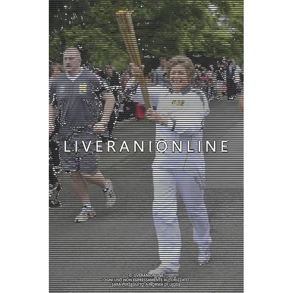 hazel staten torchbearer at Bletchley Park Olympic Torch Relay 9 july 2012 - /PHOTOSHOT/AG ALDO LIVERANI SAS - ITALY ONLY -
