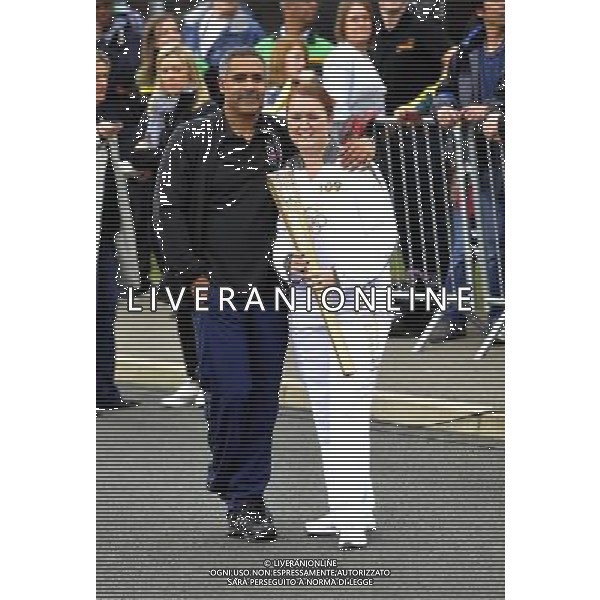 Daley Thompson and Jodie Evans torchbearer at the Olympic Torch Relay at MINI Plant Oxford on Monday 9th July 2012 - /PHOTOSHOT/AG ALDO LIVERANI SAS - ITALY ONLY -