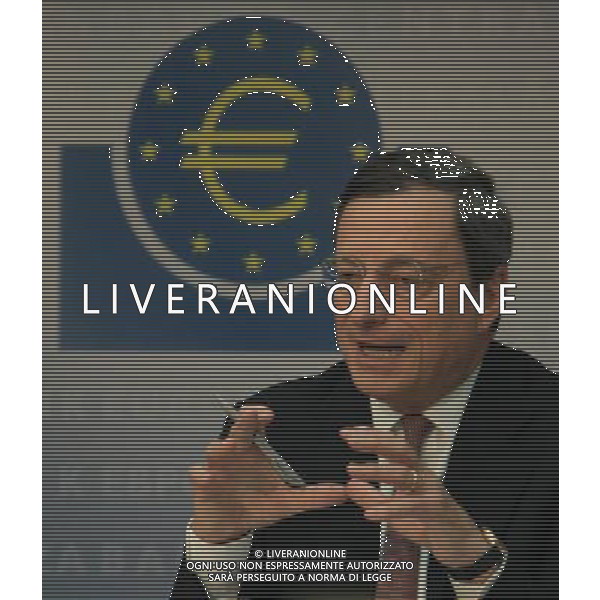 (120705) -- FRANKFURT, July 5, 2012 () -- Mario Draghi, president of the European Central Bank (ECB), addresses a press conference at the ECB headquarters in Frankfurt, Germany, July 5, 2012. ECB on Thursday cut the benchmark interest rate by 25 basis points to 0.75 percent, a record low. (/Rao Bo) (msq) ©photoshot/AGENZIA ALDO LIVERANI SAS - ITALY ONLY - Mario Draghi, presidente della Banca centrale europea (BCE), durante una conferenza stampa presso la sede della BCE a Francoforte, Germania, 5 luglio , 2012.