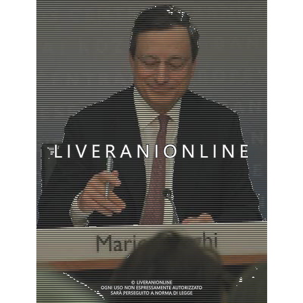 (120705) -- FRANKFURT, July 5, 2012 () -- Mario Draghi, president of the European Central Bank (ECB), addresses a press conference at the ECB headquarters in Frankfurt, Germany, July 5, 2012. ECB on Thursday cut the benchmark interest rate by 25 basis points to 0.75 percent, a record low. (/Rao Bo) (msq) ©photoshot/AGENZIA ALDO LIVERANI SAS - ITALY ONLY - Mario Draghi, presidente della Banca centrale europea (BCE), durante una conferenza stampa presso la sede della BCE a Francoforte, Germania, 5 luglio , 2012.