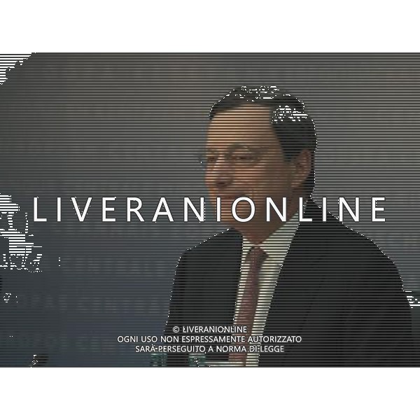 (120705) -- FRANKFURT, July 5, 2012 () -- Mario Draghi, president of the European Central Bank (ECB), addresses a press conference at the ECB headquarters in Frankfurt, Germany, July 5, 2012. ECB on Thursday cut the benchmark interest rate by 25 basis points to 0.75 percent, a record low. (/Rao Bo) (msq) ©photoshot/AGENZIA ALDO LIVERANI SAS - ITALY ONLY - Mario Draghi, presidente della Banca centrale europea (BCE), durante una conferenza stampa presso la sede della BCE a Francoforte, Germania, 5 luglio , 2012.