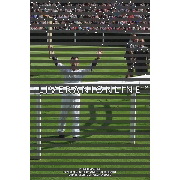 Frankie Dettori, Olympic Torch Relay, Ascot 10th July 2012. PHOTOSHOT/AG ALDO LIVERANI SAS - ITALY ONLY -