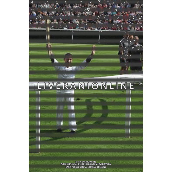 Frankie Dettori, Olympic Torch Relay, Ascot 10th July 2012. PHOTOSHOT/AG ALDO LIVERANI SAS - ITALY ONLY -