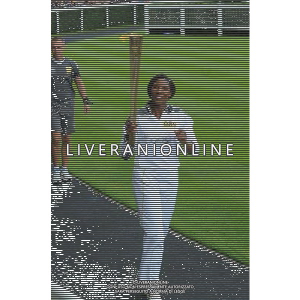 Denise Lewis carrying Olympic Torch Relay, Ascot 10th July 2012. PHOTOSHOT/AG ALDO LIVERANI SAS - ITALY ONLY -