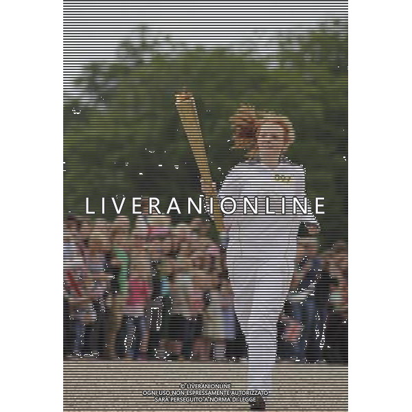 18 year old Juliet Sparrow carries the Olympic flame into the Great Court of Blenheim Palace, Oxfordshire PHOTOSHOT/AG ALDO LIVERANI SAS - ITALY ONLY -