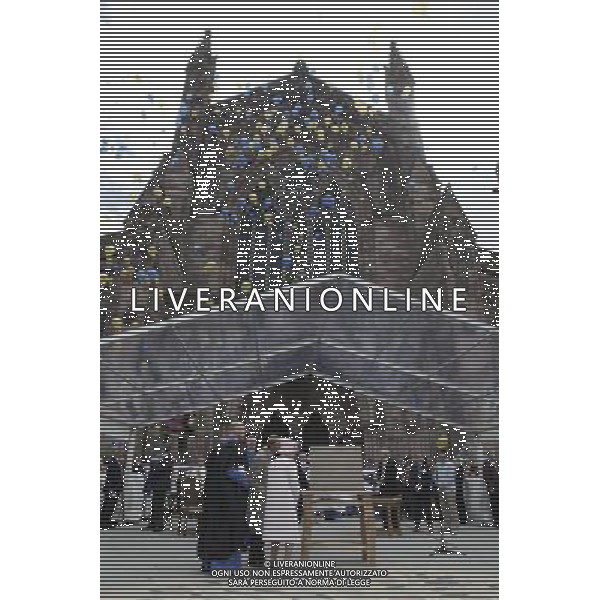  HRH Queen Elizabeth II and HRH The Duke of Edinburgh visiting Hereford Cathedral 11 July 2012 PHOTOSHOT/AG ALDO LIVERANI SAS - ITALY ONLY -