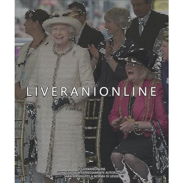 Her Majesty and His Royal Highness visited the City Varieties Music Hall and viewed a \'Good Old Days\' theatrical performance by City Varieties Youth Theatre Company before unveiling a plaque. ©photoshot/AGENZIA ALDO LIVERANI SAS - ITALY ONLY - REALI INGLESI: La Regina Elisabetta II d\'inghilterra in visita al Leeds Arena nel nord-est dell\'Inghilterra