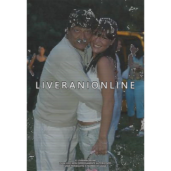 VIMERCATE (MI) 20/7/2004 CONCERTO DI RADIO ITALIA SOLO MUSICA ITALIANA NELLA FOTO ROBERTO (BAFFO) DA CREMA CON LA FIGLIA VALENTINA FOTO MARIO ROMANO/AG ALDO LIVERANI