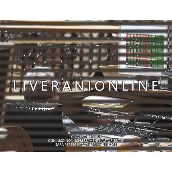 (120723) -- MADRID, July 23, 2012 () -- A trader works at the Stock Exchange in Madrid, July 23, 2012. Spain\'s benchmark Ibex 35 index dropped down below 6,000 points during the trading period on Monday. (/Xie Haining) AG ALDO LIVERANI S A S ONLY ITALY