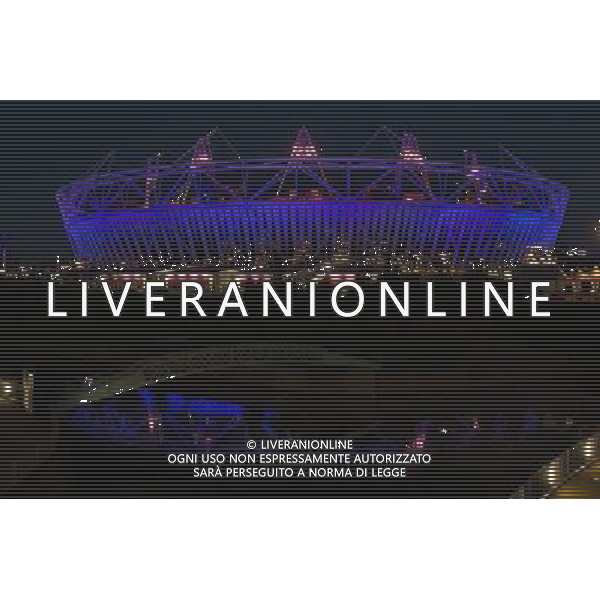 (120724) -- LONDON, July 24, 2012 () -- A night view taken on July 23, 2012 shows the Olympic Stadium in London, Britain. The 2012 London Olympic Games begins on July 27. (/Jin Liwang)(zgp) ©photoshot/AGENZIA ALDO LIVERANI SAS - ITALY ONLY - Allenamenti, preparativi allo Stadio Olimpico prima della prova generale della Cerimonia d\'Apertura dei Giochi Olimpici delle Olimpiadi Londra 2012, a Londra, Gran Bretagna, 23 luglio 2012 che inizieranno il 27 luglio.