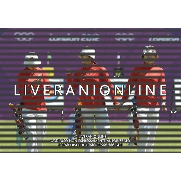 (120724) -- LONDON, July 24, 2012 () -- Chinese archers take part in a training session at the Lord\'s Cricket Ground in St John\'s Wood, London, Britain, July 24, 2012. The 2012 London Olympic Games begins on July 27. (/Guo Yong)(zgp) ©photoshot/Agenzia Aldo Liverani Sas - ITALY ONLY - Allenamenti, preparativi dei Giochi Olimpici delle Olimpiadi Londra 2012, a Londra, Gran Bretagna, 24 luglio 2012 che inizieranno il 27 luglio.