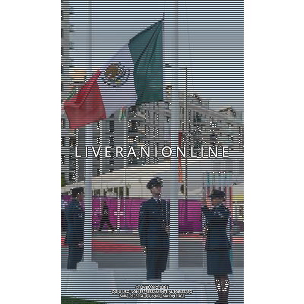 (120724) -- LONDON, July 24, 2012 () -- The national flag of Mexico is raised in the Olympic Village in London, Britain, July 24, 2012. The Mexican delegation to the 2012 London Olympic Games held flag-raising ceremony at the Olympic Village on Tuesday. (/Yang Lei) ©photoshot/Agenzia Aldo Liverani Sas - ITALY ONLY - Allenamenti, preparativi dei Giochi Olimpici delle Olimpiadi Londra 2012, a Londra, Gran Bretagna, 24 luglio 2012 che inizieranno il 27 luglio.