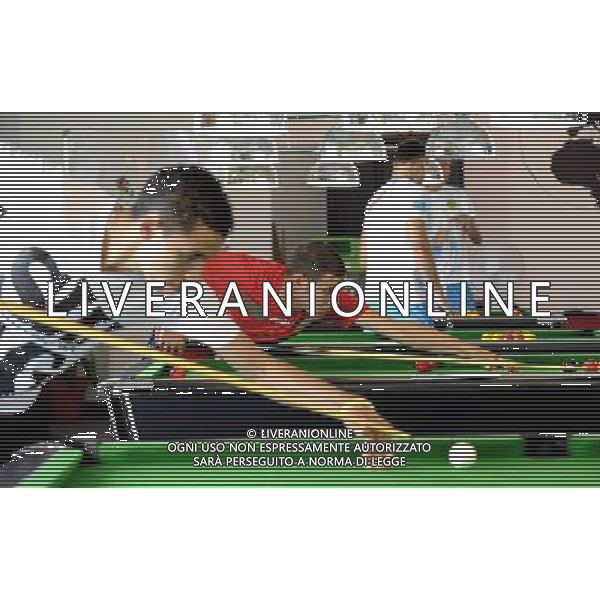 (120724) -- LONDON, July 24, 2012 () -- Athletes play billiards in the Olympic Village in London, Britain, on July 24, 2012. The Olympic Village is located in the Olympic Park in London, providing a variety of services for athletes and team officials during the Olympic Games. (/Gesang Dawa) (nxl) ©photoshot/Agenzia Aldo Liverani Sas - ITALY ONLY - Allenamenti, preparativi dei Giochi Olimpici delle Olimpiadi Londra 2012, a Londra, Gran Bretagna, 24 luglio 2012 che inizieranno il 27 luglio.