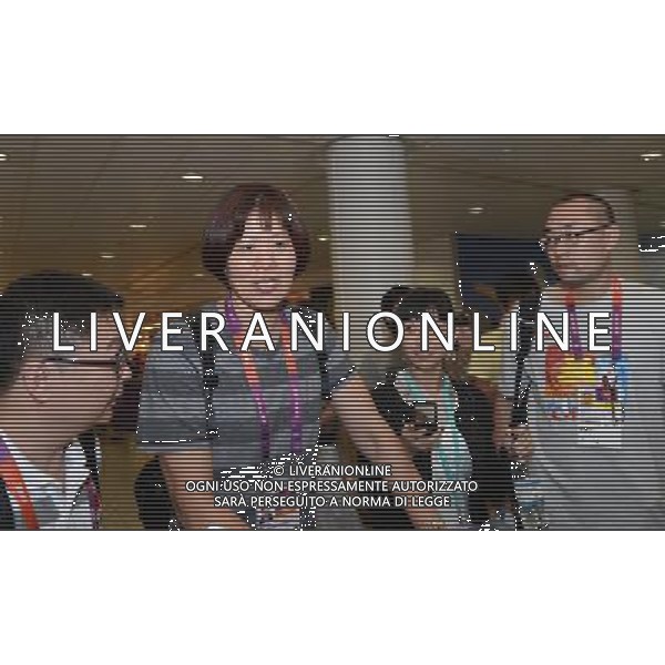 (120724) -- LONDON, July 24, 2012 () -- China\'s volleyball legend Lang Ping (2nd L) arrives at Heathrow airport in London, Britain, on July 24, 2012. (/Li Gang) (nxl) ©photoshot/Agenzia Aldo Liverani Sas - ITALY ONLY - Allenamenti, preparativi dei Giochi Olimpici delle Olimpiadi Londra 2012, a Londra, Gran Bretagna, 24 luglio 2012 che inizieranno il 27 luglio.