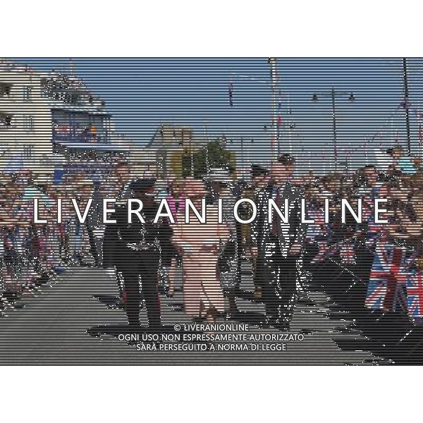 COWES, ENGLAND - JULY 25: Queen Elizabeth II meets locals during her Diamond Jubilee visit to the Isle of Wight on July 25, 2012 in Cowes, England. The Queen and Duke of Edinburgh\'s visit to the Isle of Wight is the final stop on her Diamond Jubilee tour of the country during which she has visited 10 regions in the UK over 25 days and conducted 83 public engagements. photoshot/ALDO LIVERANI ITALY ONLY