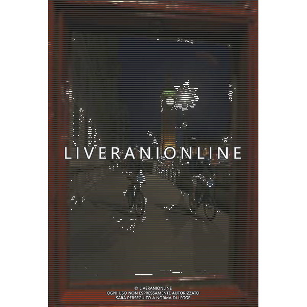 (120726) -- LONDON, July 26, 2012 () -- Bicyclists ride on a street near the Big Ben in London, Britain, on July 21, 2012. The London 2012 Olympic Games will kick off on Friday night. (/Ren Zhenglai) (nxl)