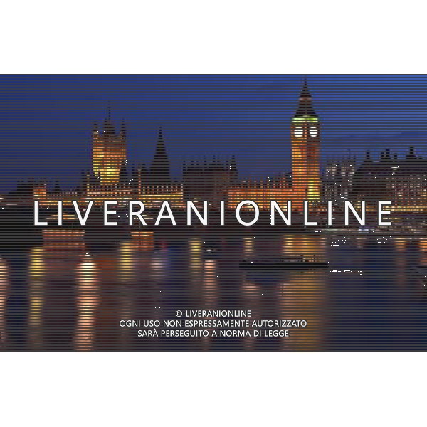 (120726) -- LONDON, July 26, 2012 () -- A view of the Big Ben and the Houses of Parliament along River Thames in London, Britain, on July 22, 2012. The London 2012 Olympic Games will kick off on Friday night. (/Chen Xiaowei) (nxl)