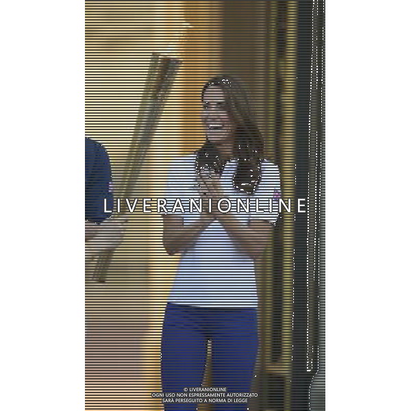 (1805201cu) Catherine Duchess of Cambridge Olympic Torch Relay passes through Buckingham Palace, London, Britain - 26 Jul 2012 PHOTOSHOT/AG ADO LIVERANI SAS - ITALY ONLY -