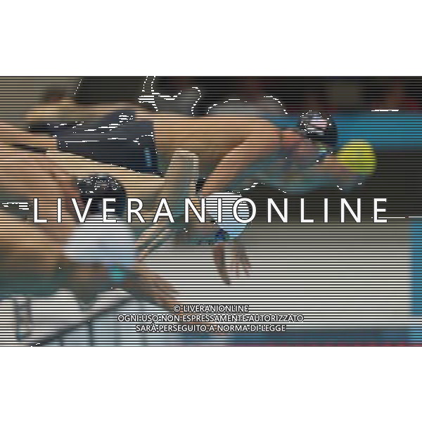 (120728) -- LONDON, July 28, 2012 () -- Sun Yang (C) of China starts during men\'s swimming 400m Freestyle Final competition at London 2012 Olympic Games in London, Britain, on July 28, 2012. Sun Yang won gold medal in this event. (/Fei Maohua) (zgp) /photoshot/AG ALDO LIVERANI SAS - ITALY ONLY -