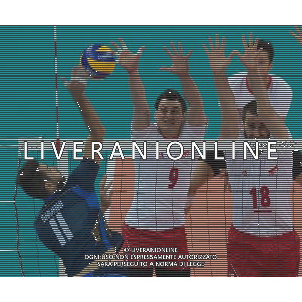 lONDYN 29.07.2012 IGRZYSKA OLIMPIJSKIE LONDON 2012 THE GAMES OF THE XXXOLIMPIAD PILKA SIATKOEWA MEZCZYZN VOLLEYBALL MEN POLSKA WLOCHY NZ CRISTIAN SAVANI ZBIGNIEW BARTMAN MARCIN MOZDZONEK FOT MAREK BICZYK PRZEGLAD SPORTOWY NEWSPIX.PL --- Newspix.pl /OLIMPIADI LONDRA 2012 -AG ALDO LIVERANI SAS - ITALY ONLY *** Local Caption *** www.newspix.pl mail us: info@newspix.pl call us: 0048 022 23 22 222 --- Polish Picture Agency by Ringier Axel Springer Poland .