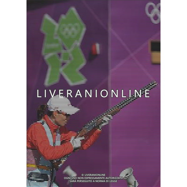 (120729) -- LONDON, July 29, 2012 () -- Chinese shooter Wei Ning ponders during women\'s skeet qualification event at the London 2012 Olympic Games in London, Britain, July 29, 2012. (/Wang Qingqin) /ALDO LIVERANI SAS-ITALY ONLY - EDITORIAL USE ONLY