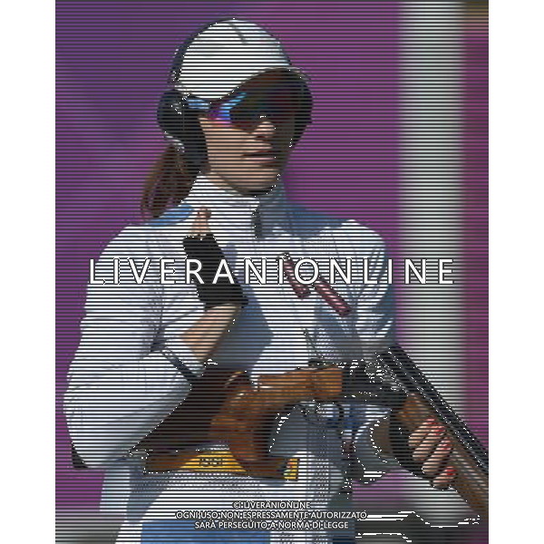 (120729) -- LONDON, July 29, 2012 () -- Danka Bartekova of Slovakia unloads the bullet during women\'s skeet qualification event at the London 2012 Olympic Games in London, Britain, July 29, 2012. (/Wang Qingqin) /ALDO LIVERANI SAS-ITALY ONLY - EDITORIAL USE ONLY