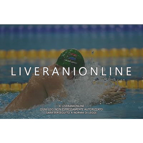 (120729) -- LONDON, July 29, 2012 () -- Cameron van der Burgh of South Africa competes in men\'s swimming 100m breaststroke final contest, at London 2012 Olympic Games in London, Britain, on July 29, 2012. Cameron van der Burgh of South Africa won gold medal with a new world record of 58.46. (/Yang Zongyou) (nxl) /ALDO LIVERANI SAS-ITALY ONLY - EDITORIAL USE ONLY