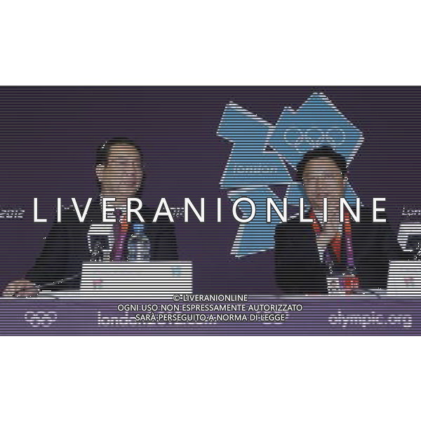 (120729) -- LONDON, July 29, 2012 () -- Vice President of News Agency Zhou Xisheng (L) and Yang Weize, the executive president of the Nanjing Organizing Committee for the 2014 Youth Games (NYOGOC), attend the signing ceremony at the Main Press Center in London, Britain, July 29, 2012. The International Olympic Committee(IOC) officially awarded China\'s News Agency the host news agency of the 2014 Nanjing Youth Olympics here on Sunday. (/Zhang Chen)(zgp) /ALDO LIVERANI SAS-ITALY ONLY - EDITORIAL USE ONLY