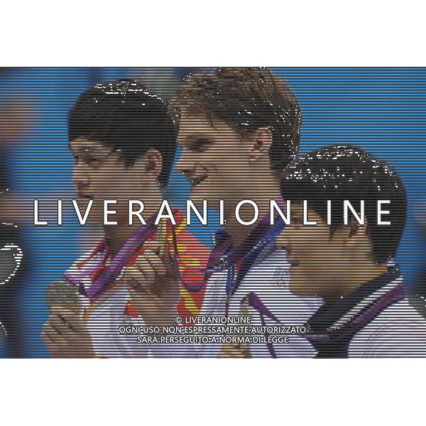 (120730) -- LONDON, July 30, 2012 () -- Yannick Agnel(C) of France, Sun Yang(L) of China, and Park Taehwan of South Korea pose at the awarding ceremony of men\'s 200m freestyle of swimming at the London 2012 Olympic Games in London, Britain, July 30, 2012. Yannick Agnel claimed the title of this event. Sun Yang of China and Park Taehwan of South Korea shared silver medal with 1:44.93. (/Fei Maohua)(zgp). (/Fei Maohua)(nxl) AG ALDO LIVERANI S A S ONLY ITALY