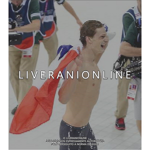 (120730) -- LONDON, July 30, 2012 () -- Yannick Agnel of France celebrates after winning in men\'s 200m freestyle of swimming at the London 2012 Olympic Games in London, Britain, July 30, 2012. Yannick Agnel of France claimed the title with 1:43.14. (/Fan Jun) (nxl) AG ALDO LIVERANI S A S ONLY ITALY