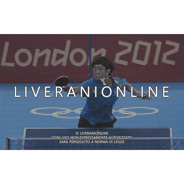 (120731) -- LONDON, July 31, 2012 () -- Feng Tianwei of Singapore competes during women\'s table tennis singles quarterfinal match, at London 2012 Olympic Games in London, Britain, on July 31, 2012. Feng Tianwei of Singapore defeated Kim Kyungah of South Korea 4-2. (/Shen Bohan) (nxl) ©photoshot/AGENZIA ALDO LIVERANI SAS - ITALY ONLY - Giochi Olimpici - Olimpiadi Londra 2012