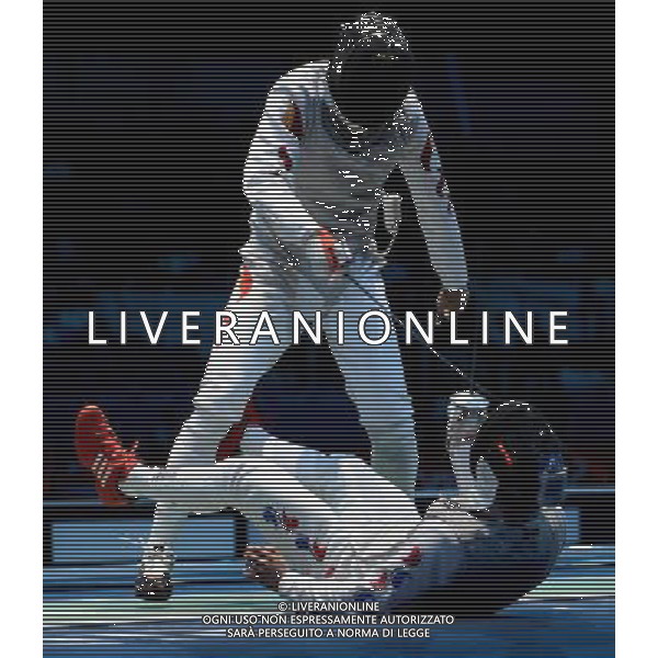 (120731) -- LONDON, July 31, 2012 () -- Choi Byungchul of South Korea (bottom) competes with Ma Jianfei of China during men\'s foil individual quarterfinal match of fencing at the London 2012 Olympic Games in London, Britain, July 31, 2012. Choi Byungchul won the match 15-13, and advanced to the semifinals. (/Wang Yuguo) /ALDO LIVERANI SAS-ITALY ONLY - EDITORIAL USE ONLY