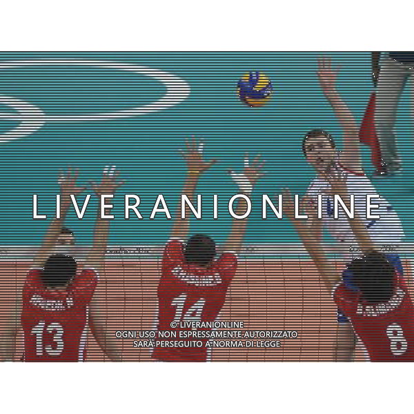 (120731) -- LONDON, July 31, 2012 () -- Uros Kovacevic of Serbia spikes the ball during the men\'s preliminary pool B volleyball match against Tunis at London 2012 Olympic Games, July 31, 2012, London, Britain. Serbia won the match 3-1. (/Li Gang) /ALDO LIVERANI SAS-ITALY ONLY - EDITORIAL USE ONLY