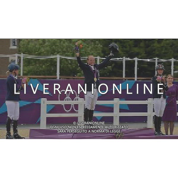 (120731) -- LONDON, July 31, 2012 () -- Michael Jung of Germany£ÂSara Algotsson Ostholt of Sweden, and Sandra Auffarth of Germany pose at the awarding ceremony of equestrian individual eventing at the London 2012 Olympic Games in London, Britain, July 31, 2012. (/Gesang Dawa)(zgp) /ALDO LIVERANI SAS-ITALY ONLY - EDITORIAL USE ONLY