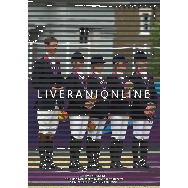 (120731) -- LONDON, July 31, 2012 () -- The teams of Britain attend the awarding ceremony of equestrian team eventing at the London 2012 Olympic Games in London, Britain, July 31, 2012. German team claimed the title of this event. (/Gesang Dawa)(zgp) /ALDO LIVERANI SAS-ITALY ONLY - EDITORIAL USE ONLY