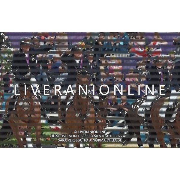 (120731) -- LONDON, July 31, 2012 () -- The team of Germany celebrate after the awarding ceremony of equestrian team eventing at the London 2012 Olympic Games in London, Britain, July 31, 2012. German team claimed the title of this event. (/Gesang Dawa)(zgp) /ALDO LIVERANI SAS-ITALY ONLY - EDITORIAL USE ONLY