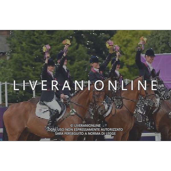 (120731) -- LONDON, July 31, 2012 () -- The team of Britain celebrate after the awarding ceremony of equestrian team eventing at the London 2012 Olympic Games in London, Britain, July 31, 2012. British team won silver medal of this event. (/Gesang Dawa)(zgp) /ALDO LIVERANI SAS-ITALY ONLY - EDITORIAL USE ONLY