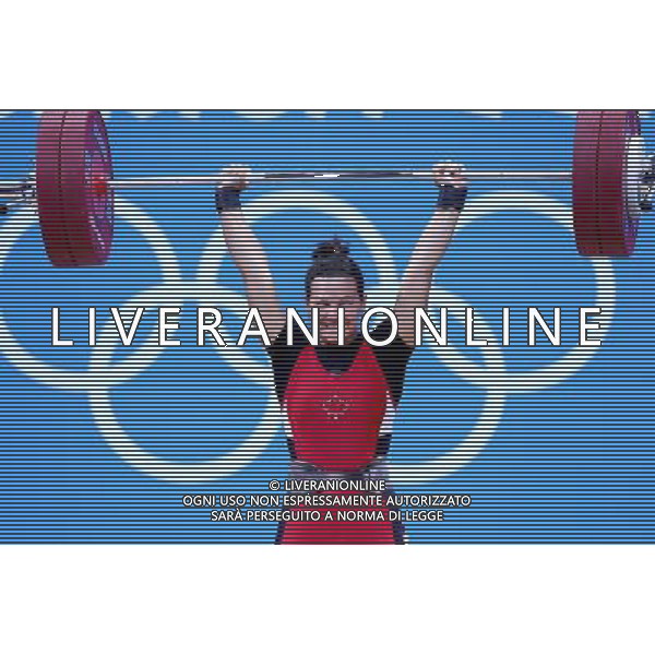 (120731) -- LONDON, July 31, 2012 () -- Christine Girard of Canada competes during women\'s weightlifting 63kg competition, at London 2012 Olympic Games in London, Britain, on July 31, 2012. Christine Girard of Canada won bronze medal. (/Chen Jianli) (nxl) /ALDO LIVERANI SAS-ITALY ONLY - EDITORIAL USE ONLY