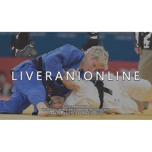 (120731) -- LONDON, July 31, 2012 () -- Urska Zolnir (L) of Slovenia competes with Xu Lili of China during the women\'s 63kg judo gold medal contest at London 2012 Olympic Games, London, Britain, July 31, 2012. Urska Zolnir won the match and claimed the gold medal of the event. (/Chen Xiaowei) /ALDO LIVERANI SAS-ITALY ONLY - EDITORIAL USE ONLY