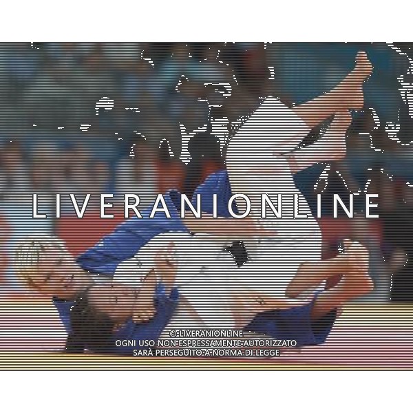 (120731) -- LONDON, July 31, 2012 () -- Urska Zolnir (back) of Slovenia competes with Xu Lili of China during the women\'s 63kg judo gold medal contest at London 2012 Olympic Games, London, Britain, July 31, 2012. Urska Zolnir won the match and claimed the gold medal of the event. (/Chen Xiaowei) /ALDO LIVERANI SAS-ITALY ONLY - EDITORIAL USE ONLY