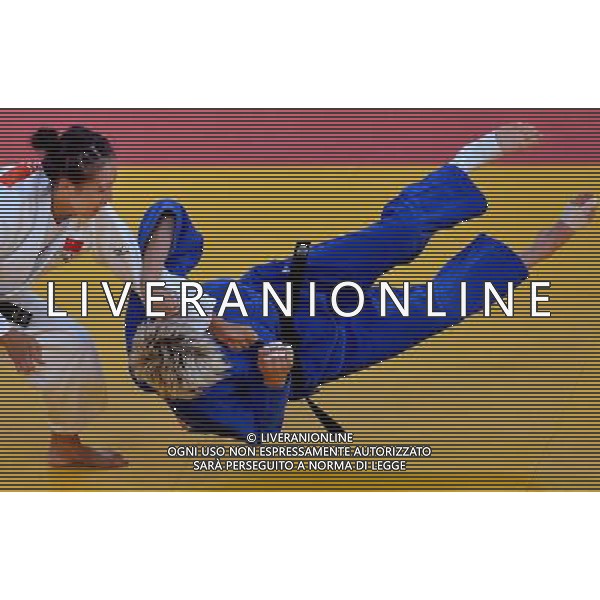 (120731) -- LONDON, July 31, 2012 () -- Urska Zolnir (R) of Slovenia competes with Xu Lili of China during the women\'s 63kg judo gold medal contest at London 2012 Olympic Games, London, Britain, July 31, 2012. Urska Zolnir won the match and claimed the gold medal of the event. (/Chen Xiaowei) /ALDO LIVERANI SAS-ITALY ONLY - EDITORIAL USE ONLY